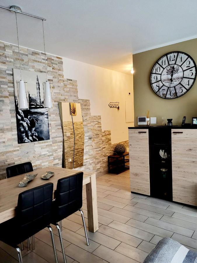 Varese Prime - Large Independent Apartment, Air Conditioning, 2 Bathrooms, 2 Free Covered Parking Spaces, No Restricted Traffic Zone, Train Station 100M, Theatre 150M, Historic City Centre Dış mekan fotoğraf