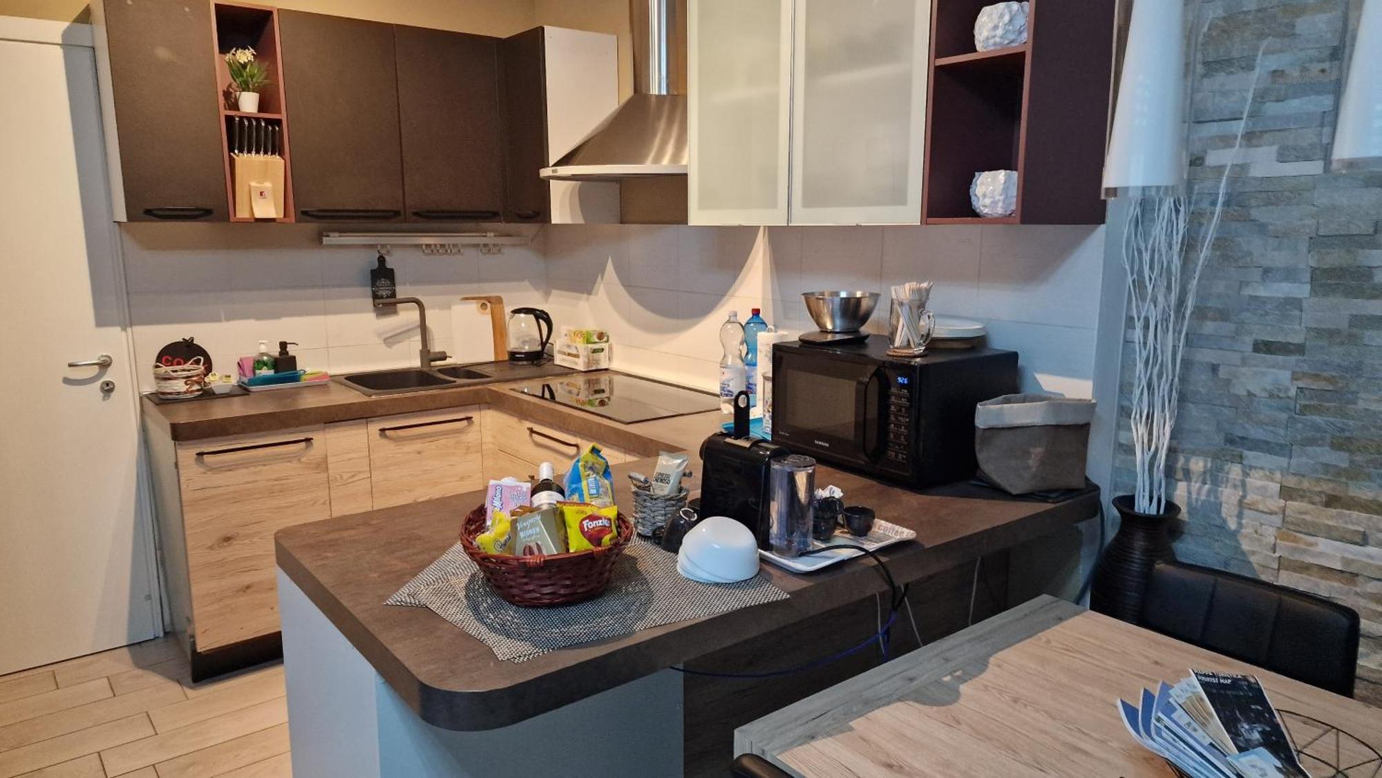 Varese Prime - Large Independent Apartment, Air Conditioning, 2 Bathrooms, 2 Free Covered Parking Spaces, No Restricted Traffic Zone, Train Station 100M, Theatre 150M, Historic City Centre Dış mekan fotoğraf