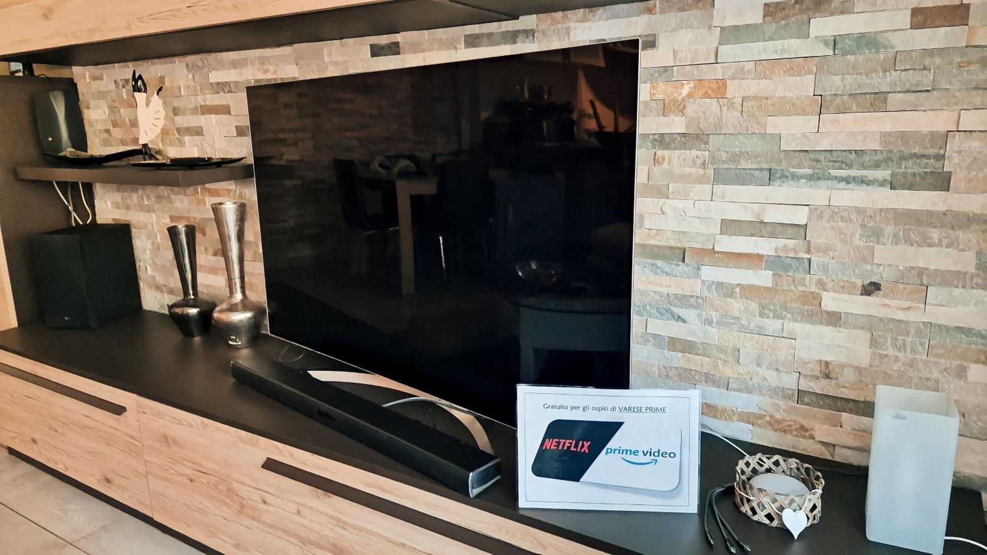 Varese Prime - Large Independent Apartment, Air Conditioning, 2 Bathrooms, 2 Free Covered Parking Spaces, No Restricted Traffic Zone, Train Station 100M, Theatre 150M, Historic City Centre Dış mekan fotoğraf