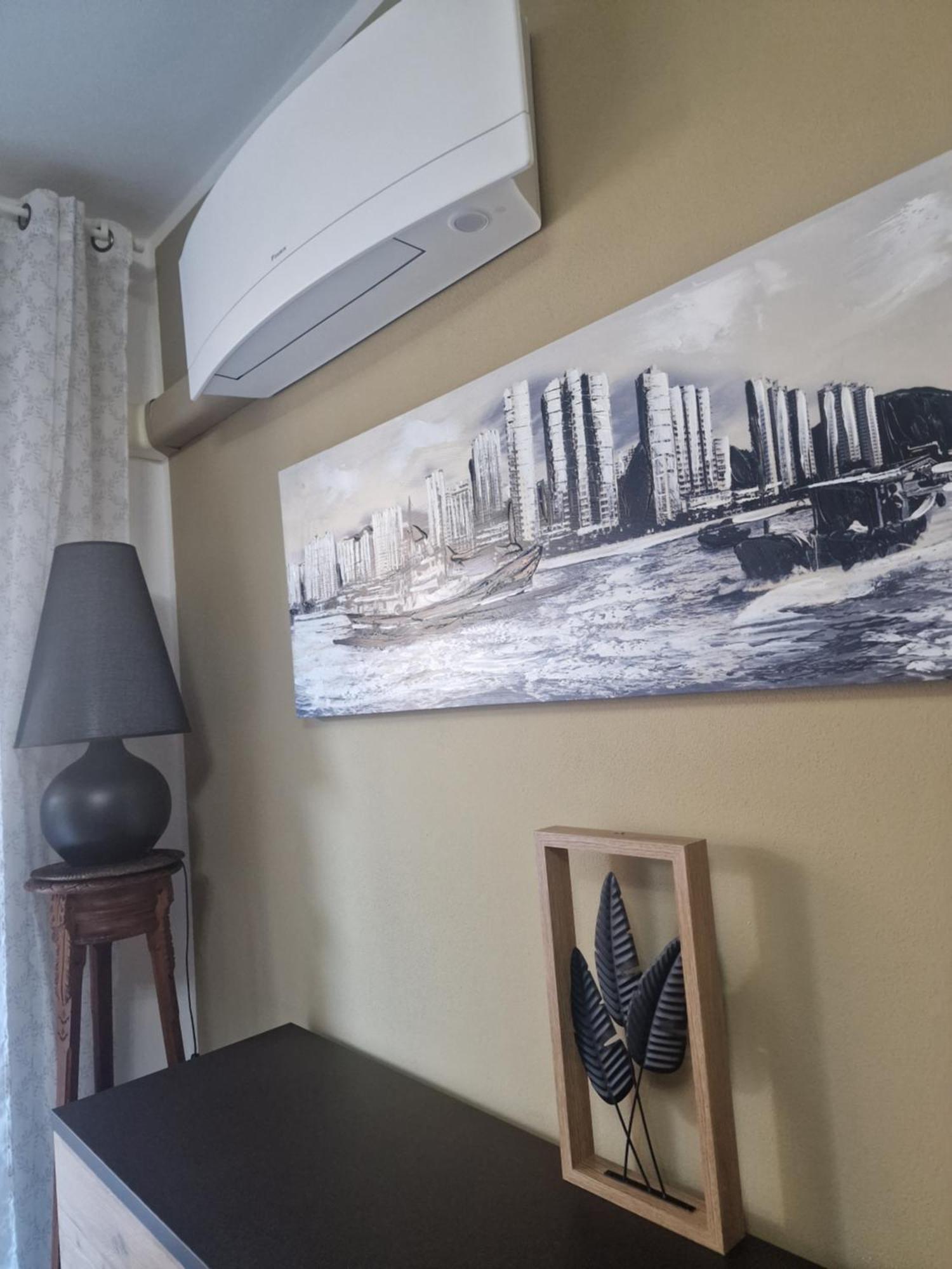 Varese Prime - Large Independent Apartment, Air Conditioning, 2 Bathrooms, 2 Free Covered Parking Spaces, No Restricted Traffic Zone, Train Station 100M, Theatre 150M, Historic City Centre Dış mekan fotoğraf