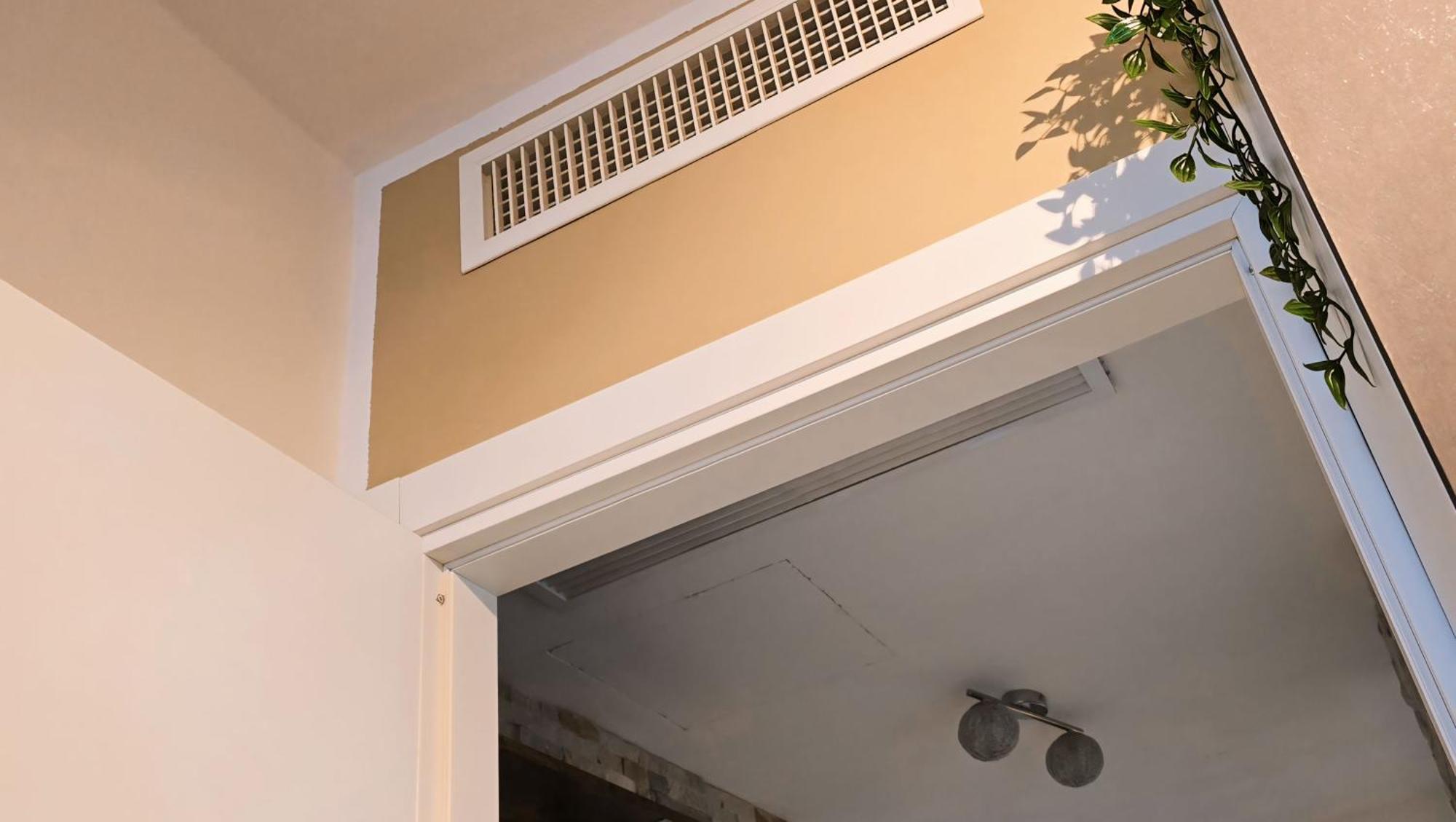 Varese Prime - Large Independent Apartment, Air Conditioning, 2 Bathrooms, 2 Free Covered Parking Spaces, No Restricted Traffic Zone, Train Station 100M, Theatre 150M, Historic City Centre Dış mekan fotoğraf