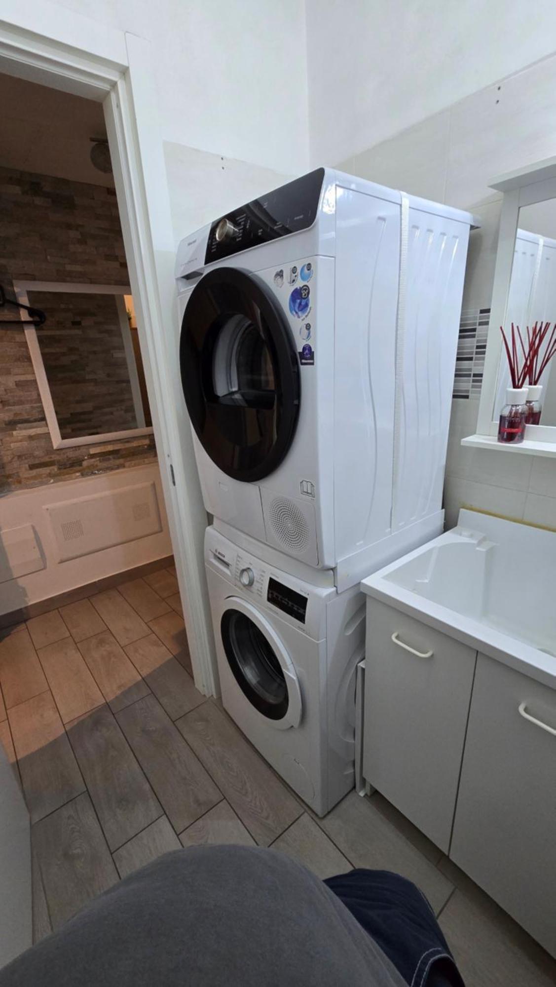 Varese Prime - Large Independent Apartment, Air Conditioning, 2 Bathrooms, 2 Free Covered Parking Spaces, No Restricted Traffic Zone, Train Station 100M, Theatre 150M, Historic City Centre Dış mekan fotoğraf