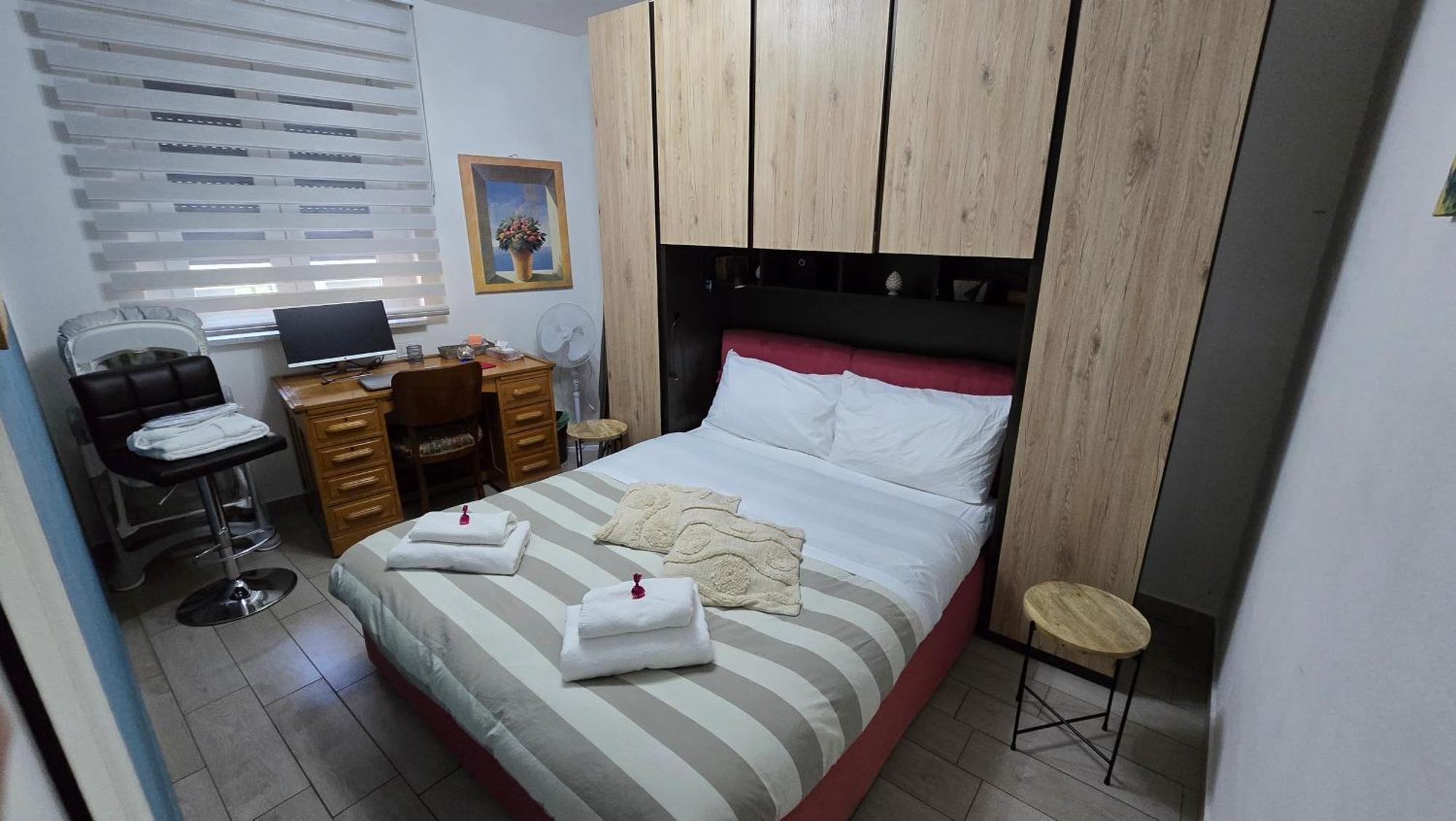 Varese Prime - Large Independent Apartment, Air Conditioning, 2 Bathrooms, 2 Free Covered Parking Spaces, No Restricted Traffic Zone, Train Station 100M, Theatre 150M, Historic City Centre Dış mekan fotoğraf