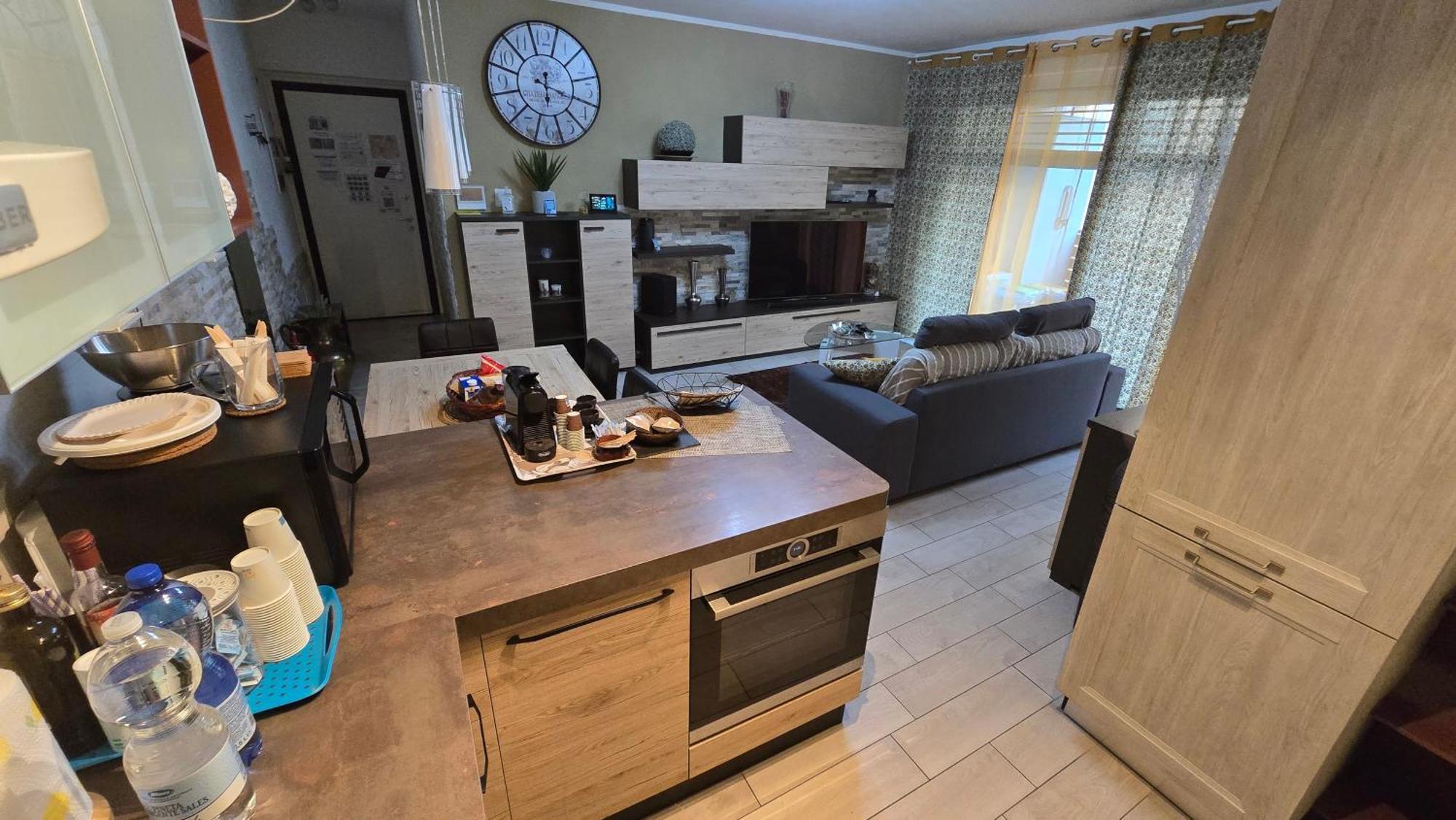 Varese Prime - Large Independent Apartment, Air Conditioning, 2 Bathrooms, 2 Free Covered Parking Spaces, No Restricted Traffic Zone, Train Station 100M, Theatre 150M, Historic City Centre Dış mekan fotoğraf